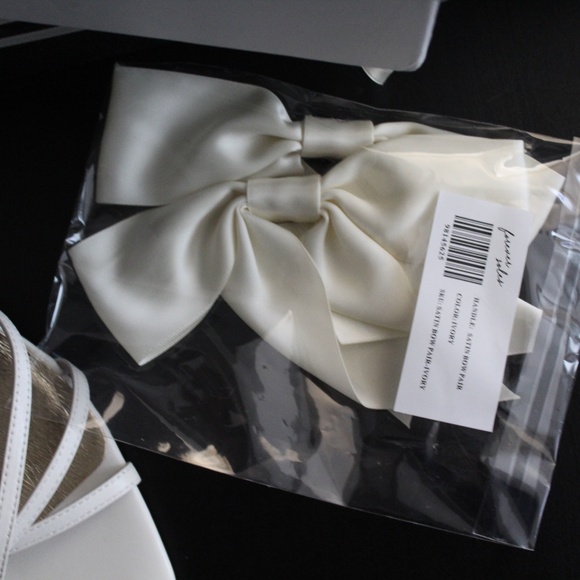 Radiant Ivory Bridal Sandals - Picture 5 of 7